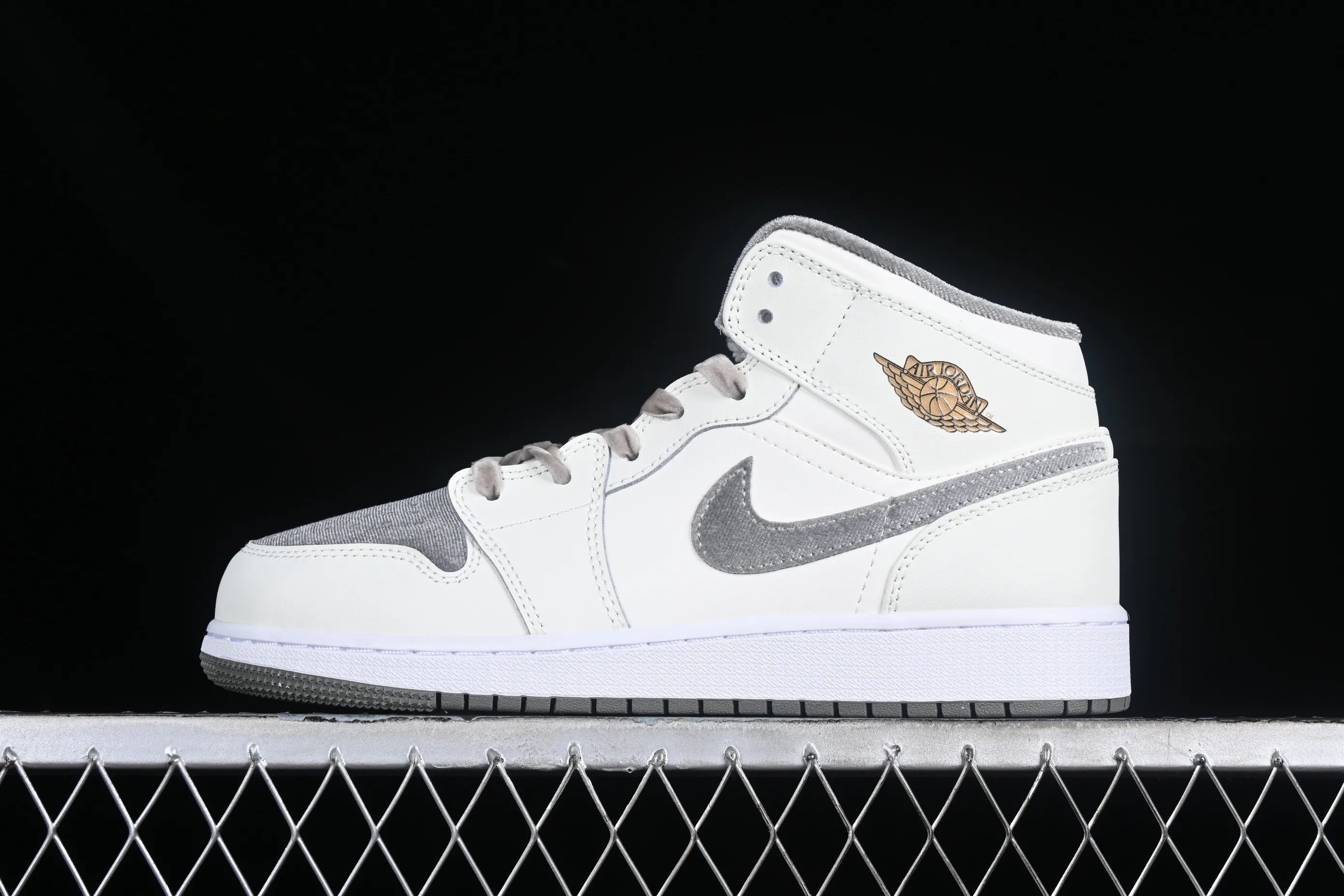 All categories Air Jordan Jordan series basketball shoes Air Jordan 1 Mid G version pure original Air Jordan 1 Mid AJ1 Joe 1 rice gray Chinese culture casual sneakers FB9899-100